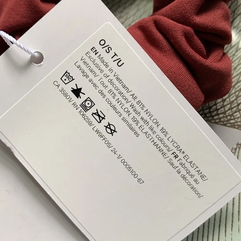 Lululemon NWT Uplifting Scrunchie color Mulled Wine